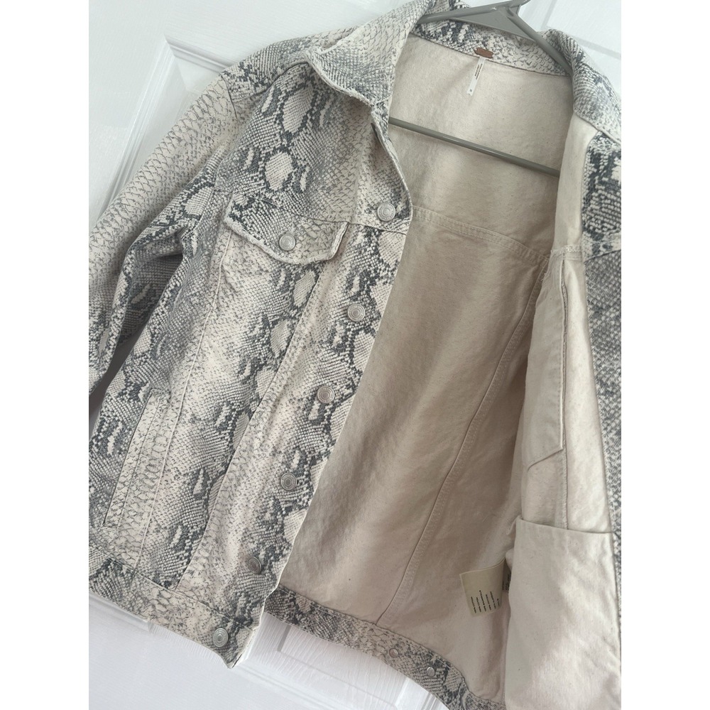 Free People Snake Print Denim Trucker Jacket Womens Size S Coquette Y2K Edgy Alt - Picture 5 of 11